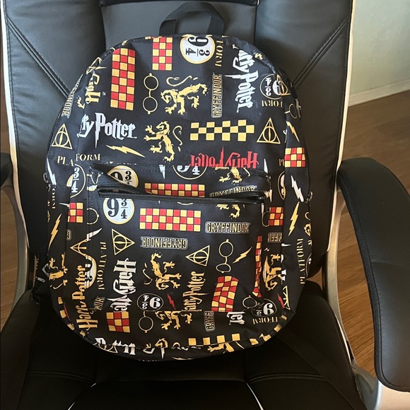 Warner Bros. Other - # 0814+ Warner Bros. Black and Gold Harry Potter Backpack